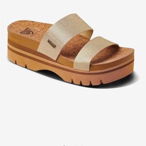 NWOT Reef Cusion Vista Higher Women's Platform Sandals in Gold